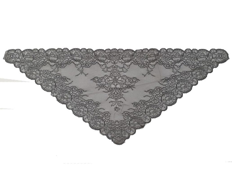 Triangular shawl Ref. 123213. Measurements: 60cm X 120cm 29.750€ #5003012321-3NG