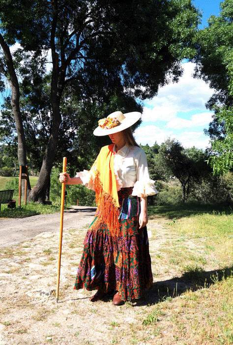 Faldas Ligeras para el Camino. Faldas Rocieras baratas online y faldas camperas | FlamencoExport