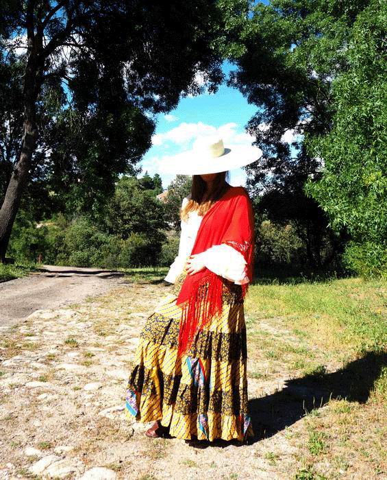 Faldas para el Rocio de Tela Fresquita. Faldas Rocieras baratas online faldas camperas | FlamencoExport
