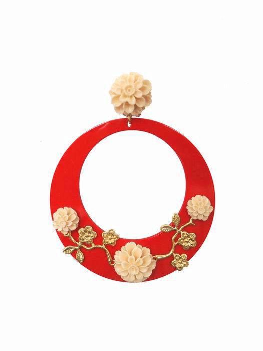 Pendientes de Flamenca en Acetato Rojo Decorado con Flores Blancas y Ramas de Metal Dorado