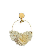 Golden Hoop Flamenca Earrings with Ivory Fabric Flowers and Golden Reflections 0.000€ #50223PDFV907