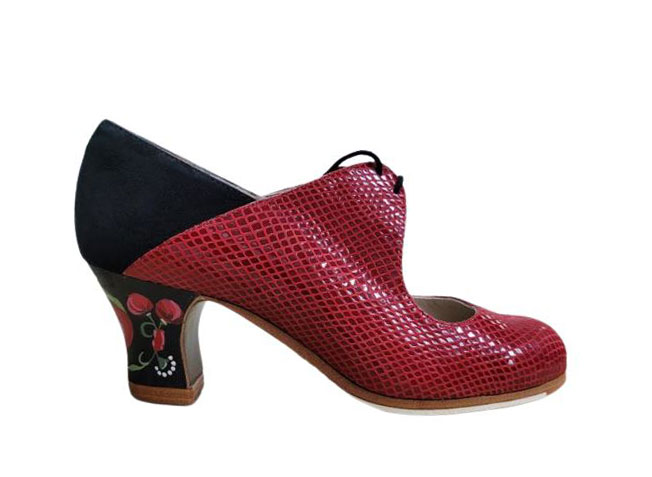 8) Zapatos de flamenco Cordones Calado serpiente roja