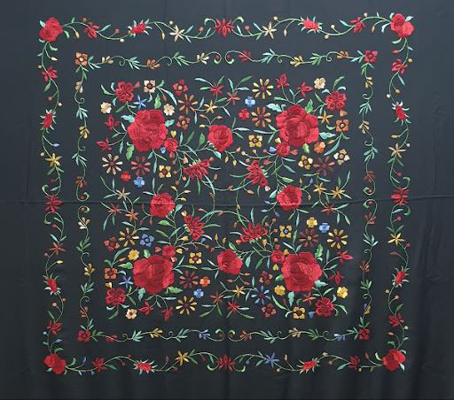 Handmade Manila Embroidered Shawl. Natural Silk. Ref. 1010620NGCOL