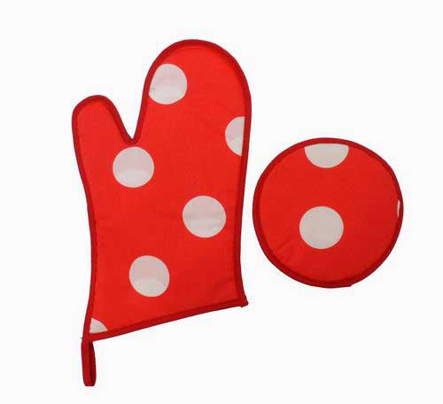 Red with white dots Mitten and oven glove