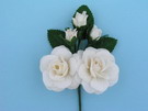 Fleurs pour mariée mod. Dos rositas con capullo. 10X7cm 2.850€ #502230002N