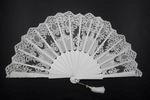 Ivory bridal tapered lace fan. Ref. 1330 24.460€ #503281330