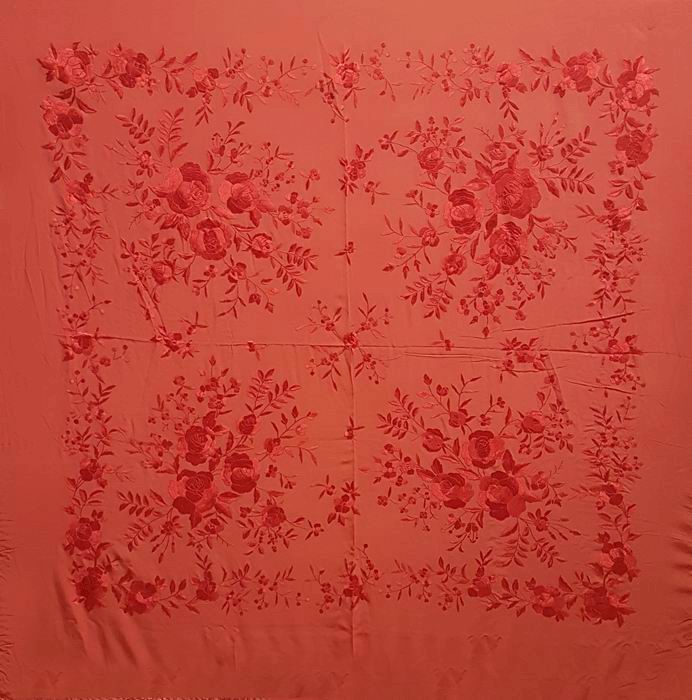 Handmade Embroidered Shawl of Natural Silk. Ref. 1011118RJRJ