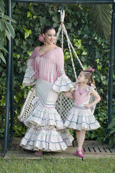 Trajes de flamenca para madres y hijas. Mod. (Niña), Trajes y vestidos flamenco, sevillana, gitana niñas flamencas