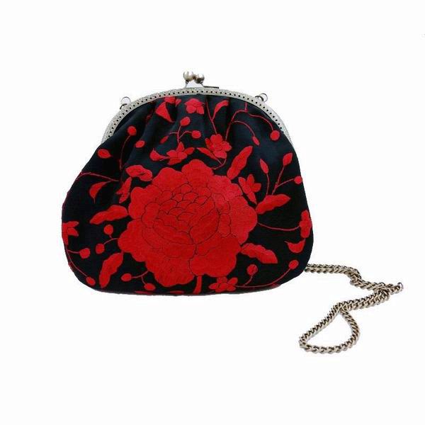 Bolsos de Manton de Manila en Seda Natural Bordado a Mano en Rojo con Fondo Negro