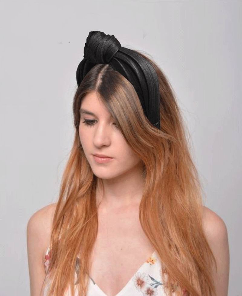 Diadema Nudo Color Negro. Adriana