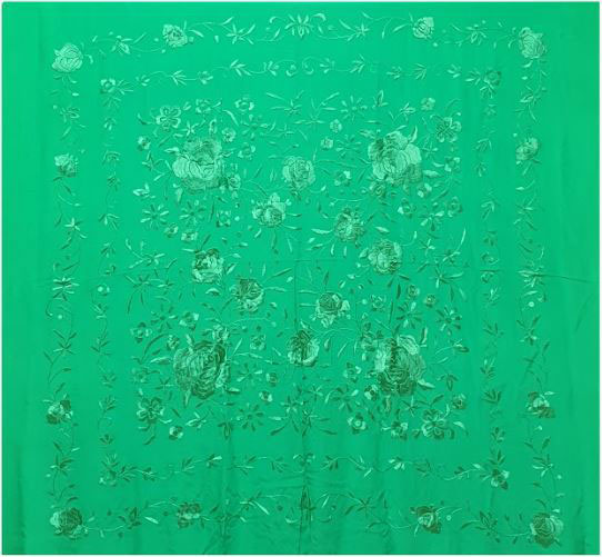 Manton de Seda Natural Bordado a Mano. Ref. 1010612VRDVRD