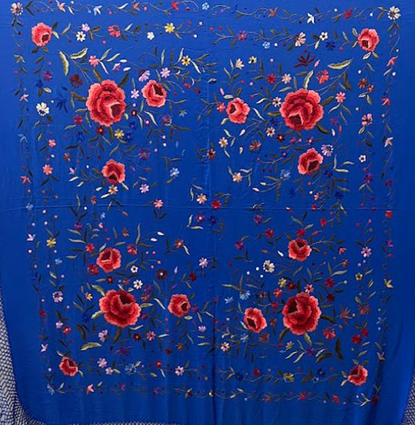 Mantón Bordado a Mano en Seda Natural. Ref. 1010620MRDCOLRS