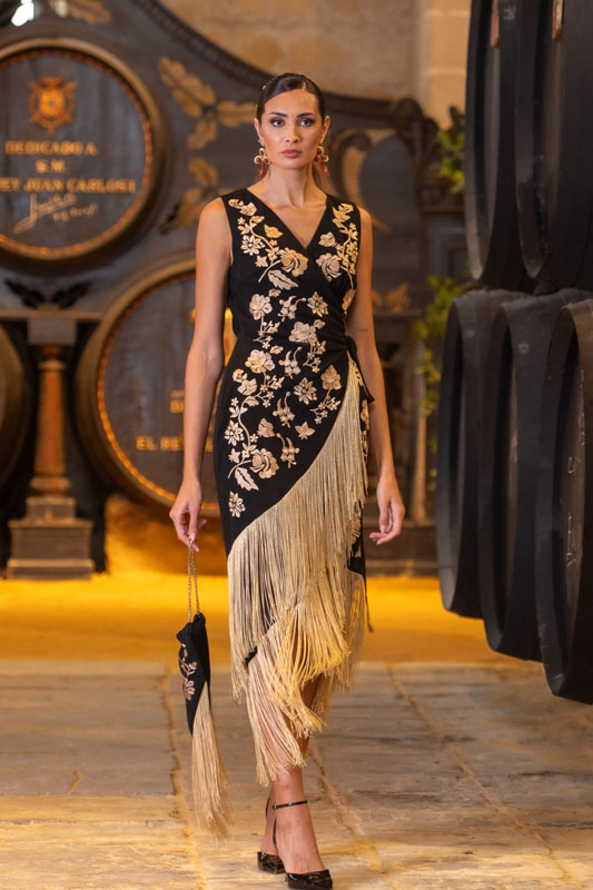 Vestido España Negro de Gasa Bordado para la Feria
