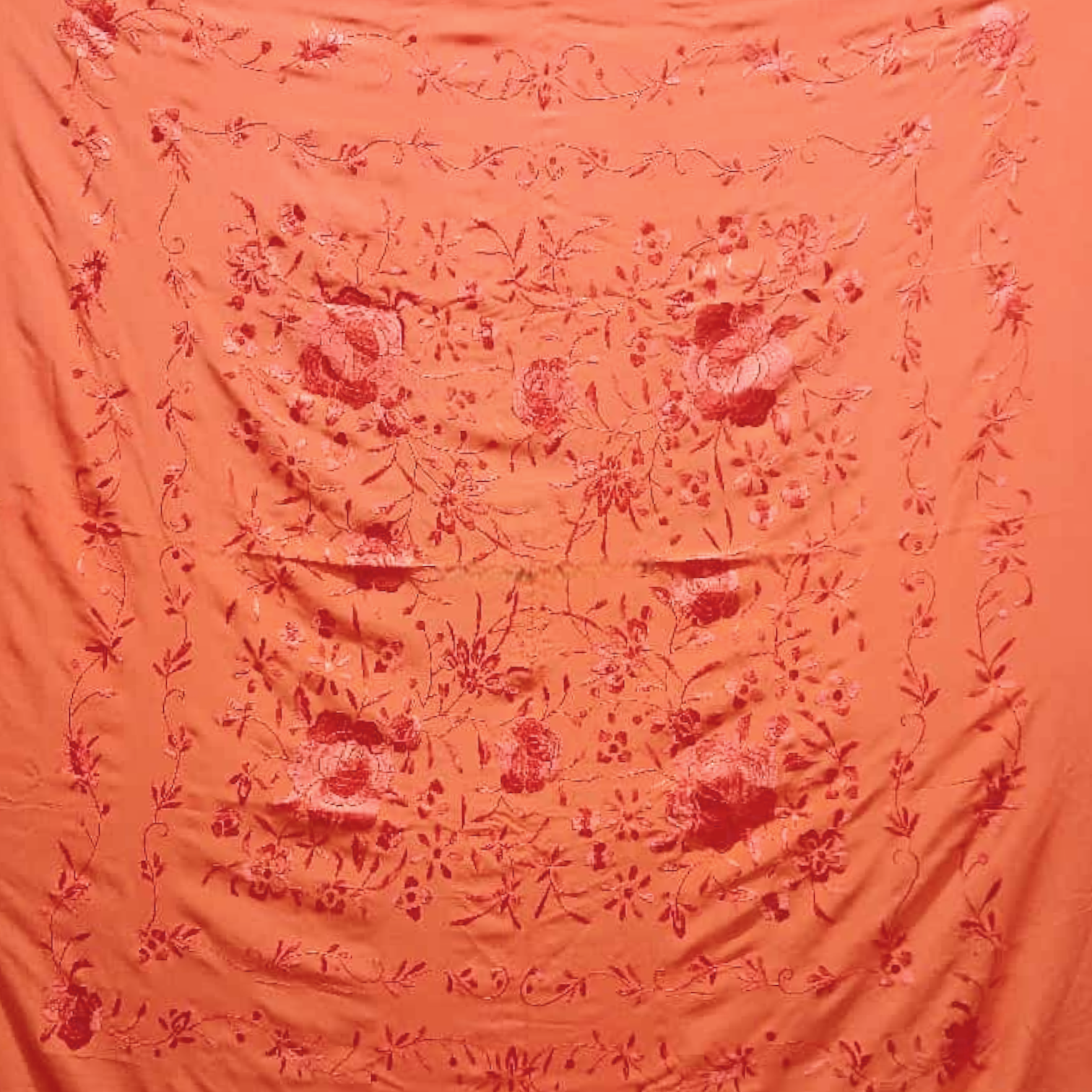 Manton de Seda Natural Bordado a Mano. Ref. 1010612CRLCRL