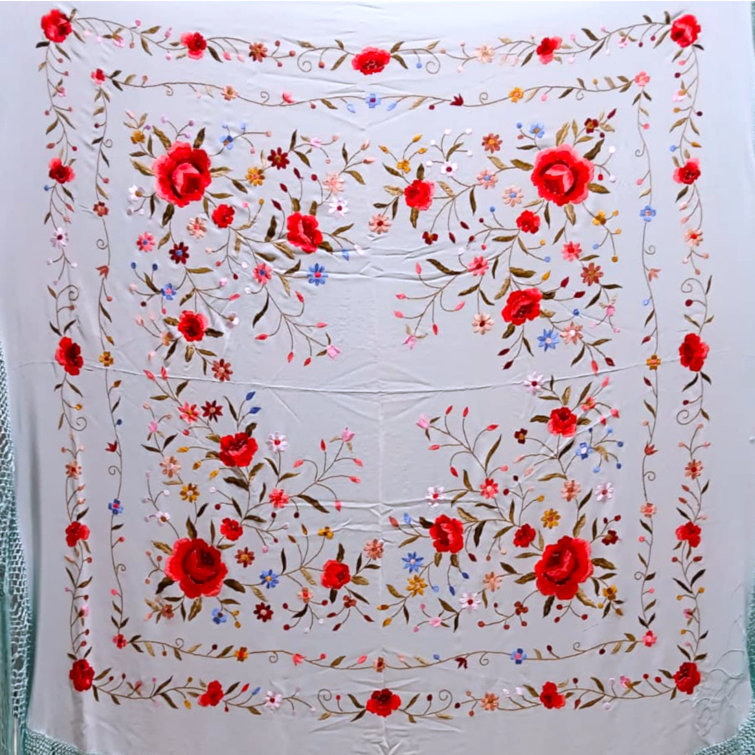 手製刺繍ショ－ル天然シルク製. Ref. 1010615CLSTCLRS