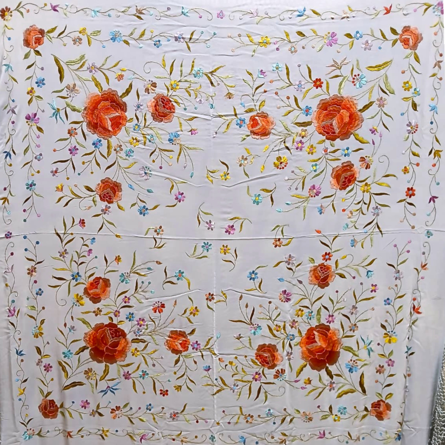 Handmade Manila Embroidered Shawl. Natural Silk. Ref. 1010620DCDCLRS