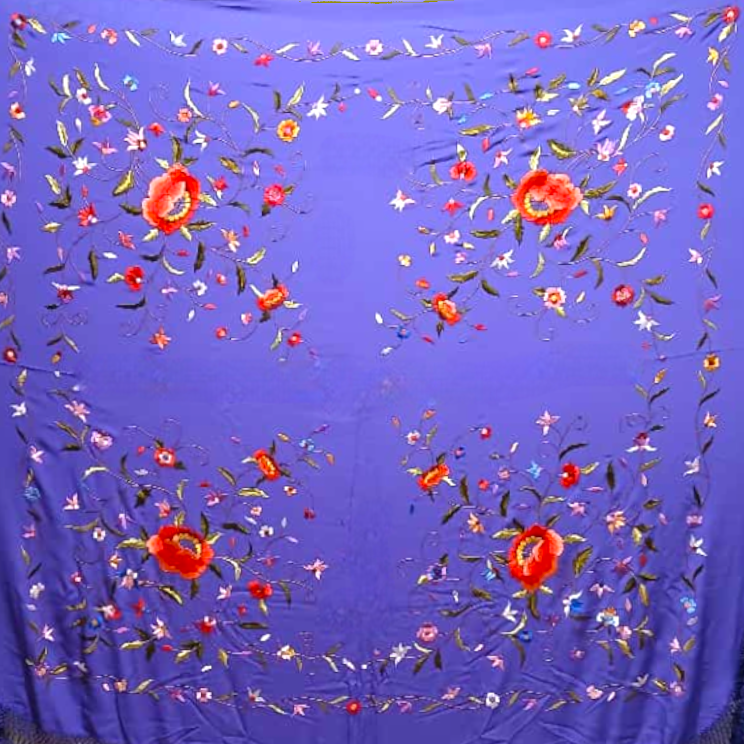 Mantón Bordado a Mano en Seda Natural. Ref. 1010621MRDCLRS