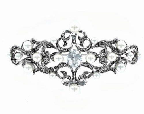 Broches de Perlas y Circonitas en Bisutería Plateada. Ref. 309