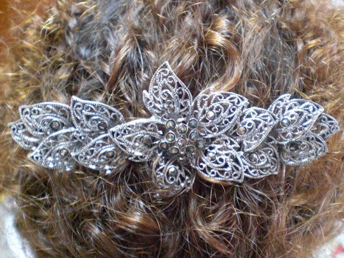 Silver and marcasita comb,in the shape of a flower and leaves