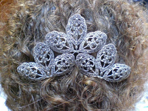 Silver comb with marcasita, 9 petals
