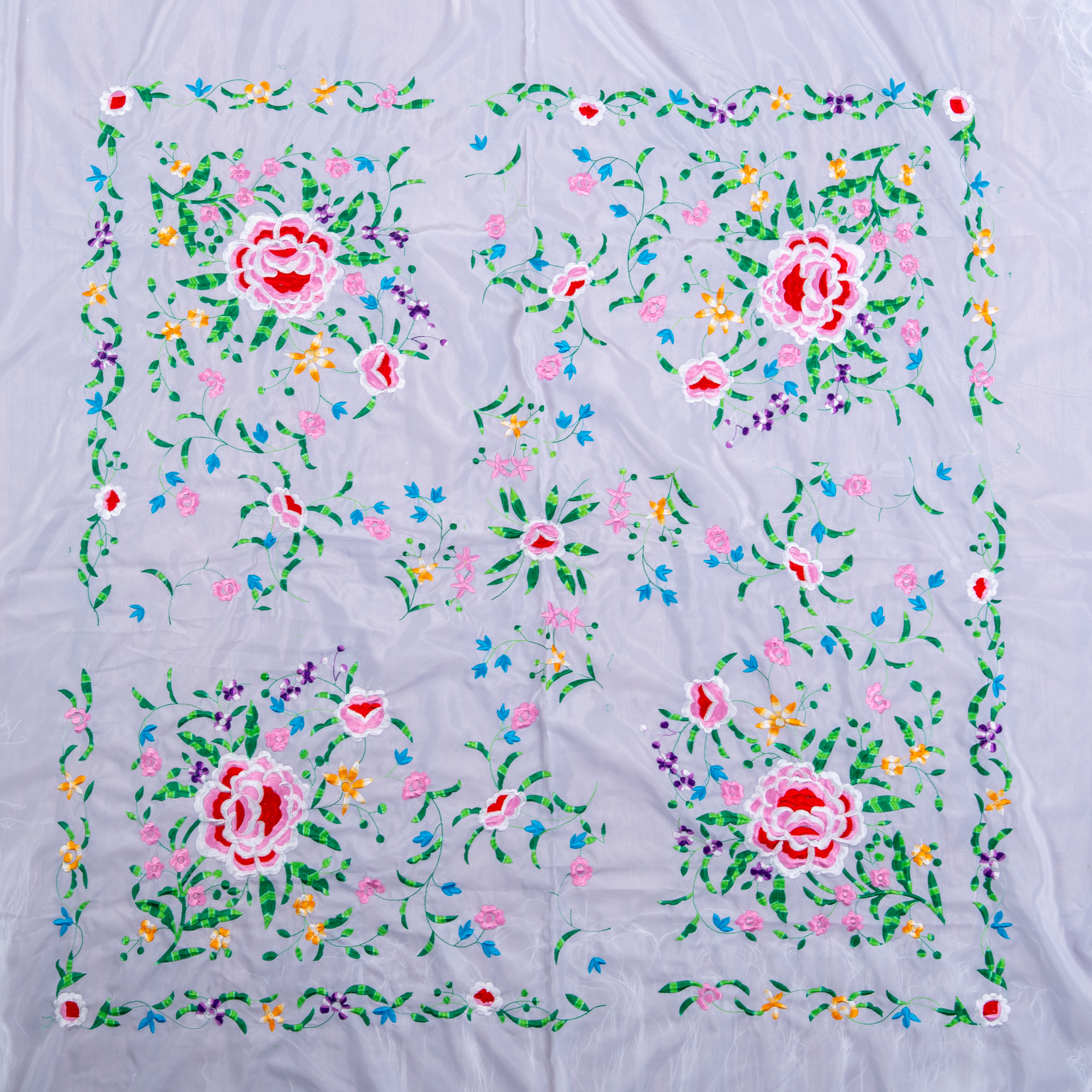 Châle de Manille pour la danse flamenco. Blanc brodé Couleurs. 135cm X 135cm