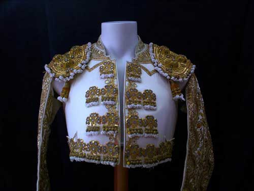 Traje de Torero en color blanco y oro de segunda mano.