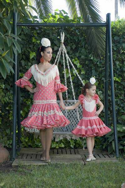 Moda Flamenca para madres e hijas iguales Flamenco Spain