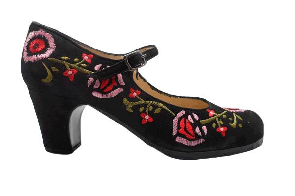 Flamenco shoes Begoña Cervera. Embroidery in Colors